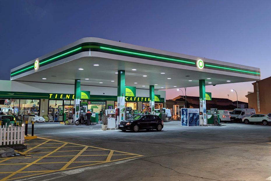 Why Big Fuel Brands Cost More Than Low-Cost Stations in Spain
